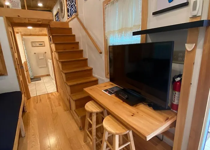 True Tiny Home & Community - 6 Mins To Downtown