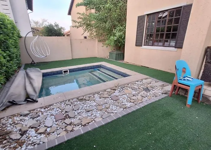Double Story 2-Bedroom House In Sandton