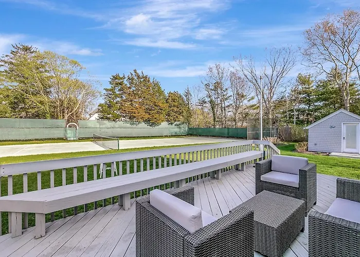 Tennis & Sea Escape - Hydrangeas In The Hamptons