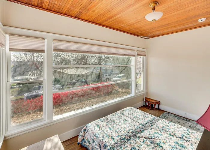 1 Mi To Pendleton Round-Up: Historic 'Elnor' Home