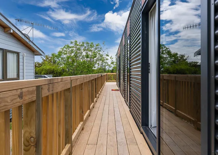 Deckside Escape - Lake Taupo Holiday Home