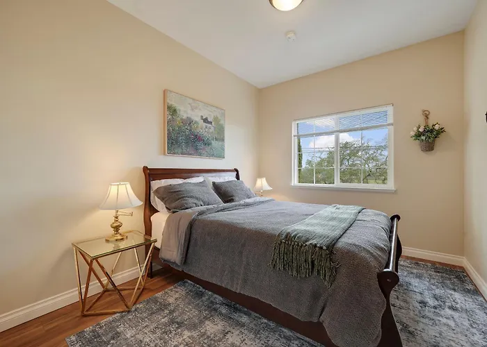 Healdsburg Wine Country Escape With Tasting Perks & Vineyard Views