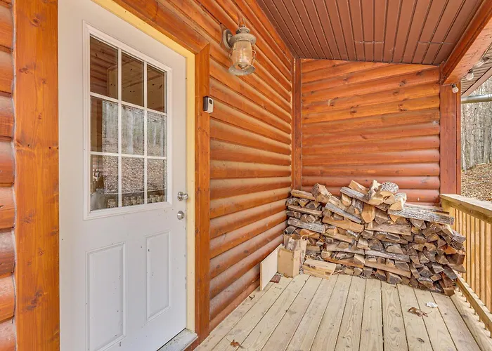Greenbrier River On-Site! Modern-Rustic Log Cabin