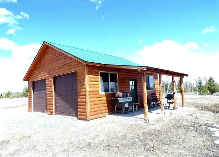 Beautiful Cabin With Fire Pit And Deck In Foxpark, Wyoming