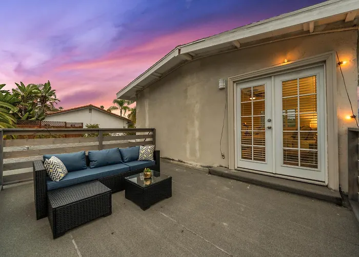 Entire Private Home With 6 Beds, King Bed, 6 Parking, Big Yard, Available Now