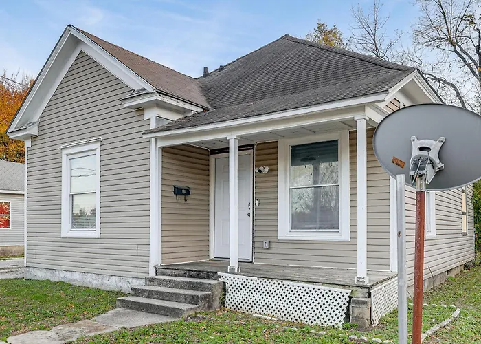 Pet-Friendly Joplin Home Near Route 66 & Downtown
