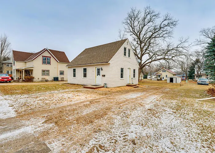 Hike, Fish & Boat: Lake Mills Home W/ Yard