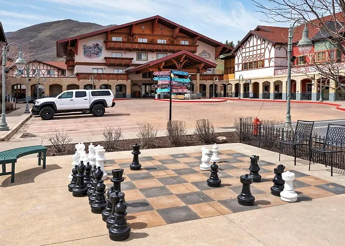 Swiss-Inspired 2B2B Villa In Downtown Midway - 7476