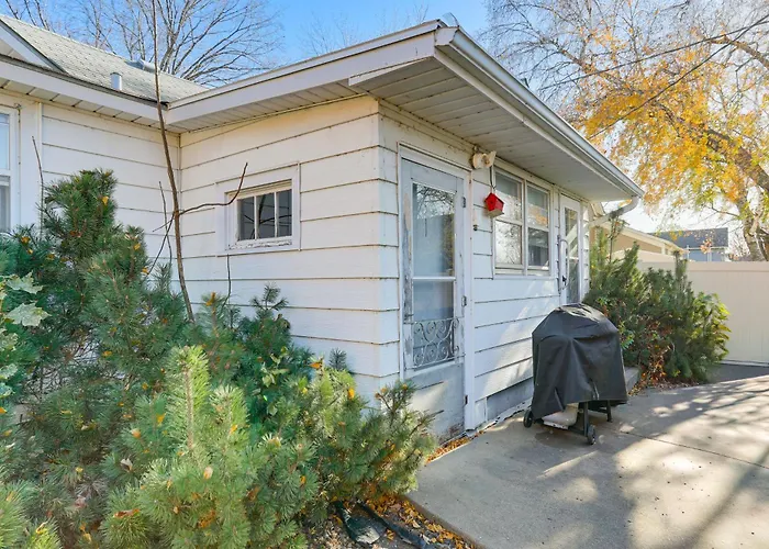 Steps To Shore! Pet-Friendly Lake Waconia Getaway