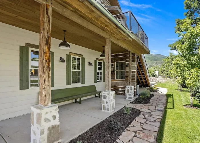 Springer Farmhouse - Charming Loft Near Park City & Sundance Ski Resorts