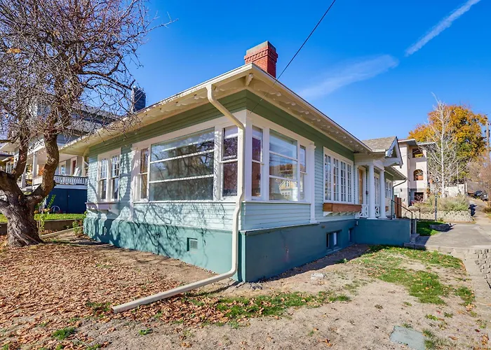 1 Mi To Pendleton Round-Up: Historic 'Elnor' Home