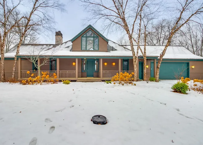 Private Lake & Trail Access: Home In Jacobson!
