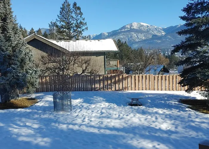 Mountain Lake View Retreat: Invermere Luxury Home