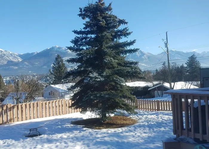 Mountain Lake View Retreat: Invermere Luxury Home