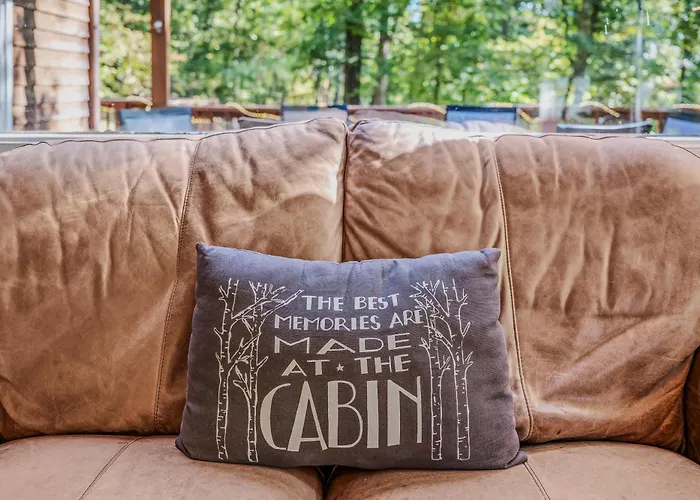 Almost Heaven - Grill, 2 King Beds, Wifi, Deck, Pool Access, Hiking, Wood Stove, Family Friendly
