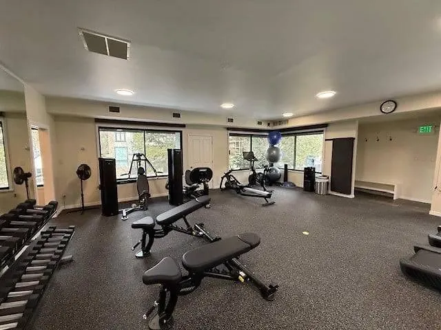 Chateau Eau Claire Unit 1, Stylish Condo Overlooking The River, Walking Distance To Downtown
