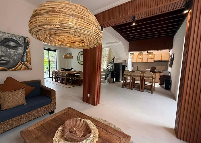 De Cinta Villa - Kuta - 6 Bedrooms - Heart Of Kuta