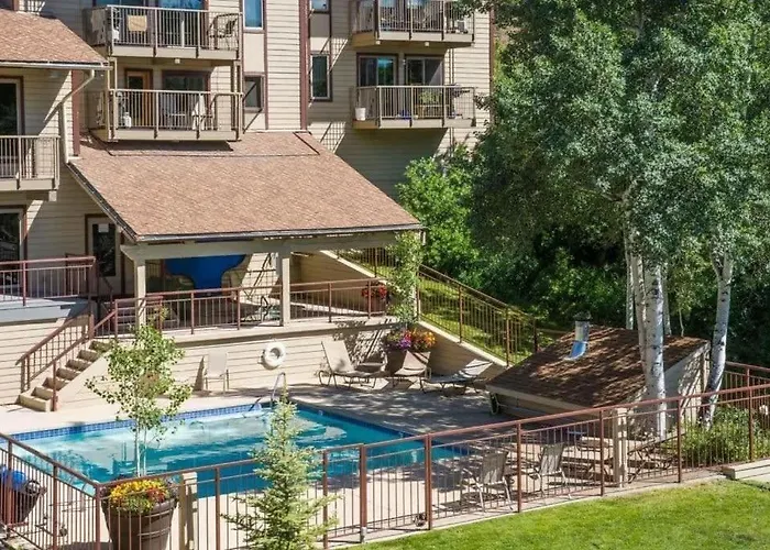 Updated 3 Bedroom 2 Ba With Pool & Hot Tub - Stunning Mountain Views!