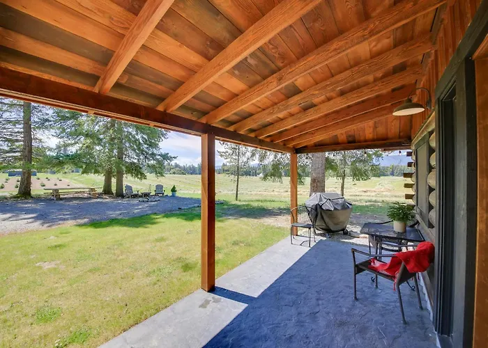 Serene Kootenai Cabin - 3 Mi To Dtwn & River!
