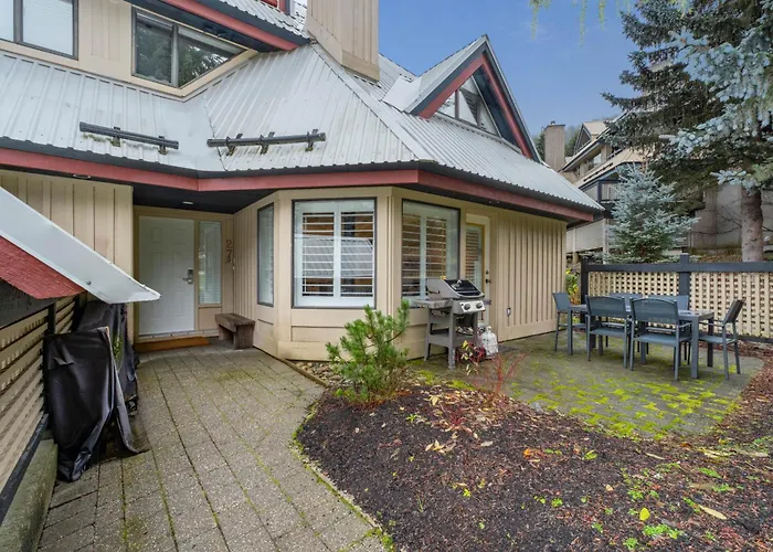 2Br | Snowberry | Wood Burning Fireplace | Modern Finishes | Parking | Ski Hill Shuttle