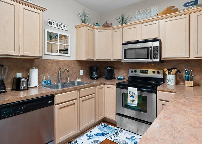 Sunny Townhome W/ Pool Access ~ 1 Mi To Beach