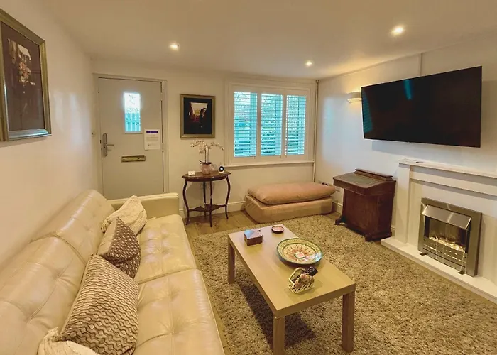 Quaint 2 Bed Cottage In The Heart Of Cambridge
