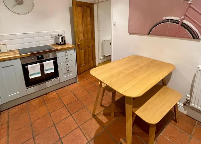 Quaint 2 Bed Cottage In The Heart Of Cambridge