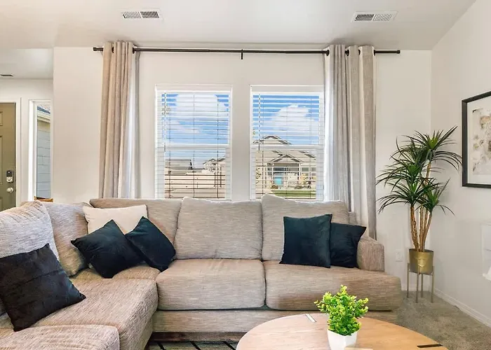 Modern Comfort Caldwell 3B2B Home Sleeps 8!