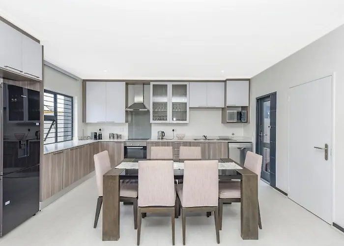 Urban Oasis - 3 Bedroom Home