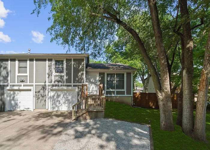 New Spacious Renovated Townhouse