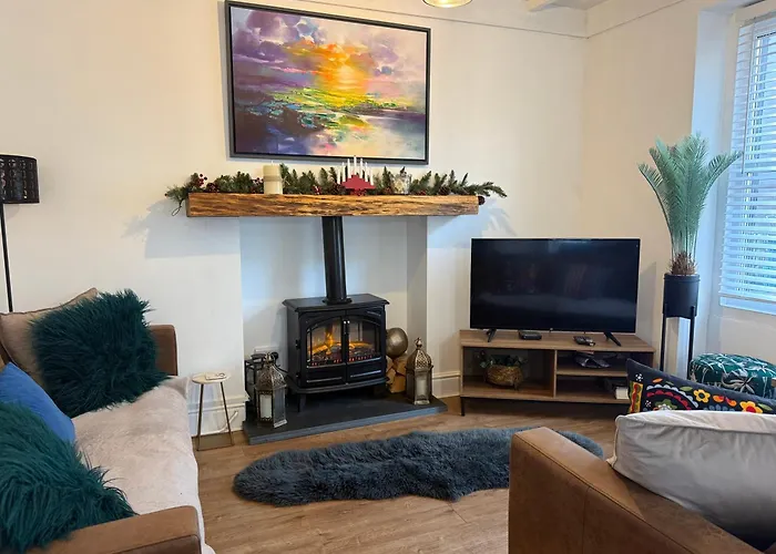Family Cottage In Llandudno With Parking