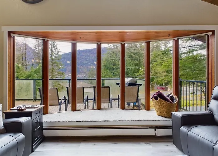 Juneau 3 Bedroom Home With Ocean & Mountain Views