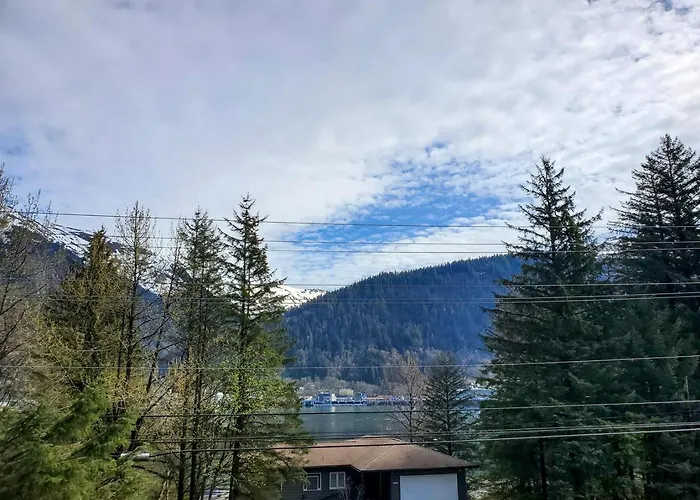 Juneau 3 Bedroom Home With Ocean & Mountain Views