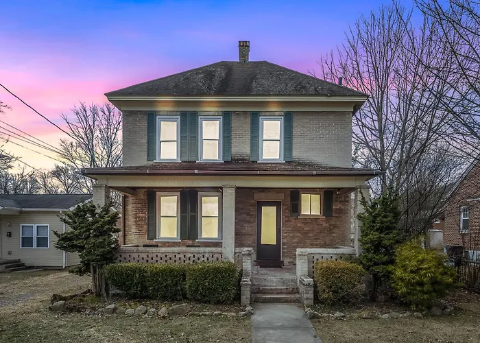 Broadway Cottage - Town, Hot Tub, Fire Pit, Grill, Wifi, Family Friendly, Pet Friendly