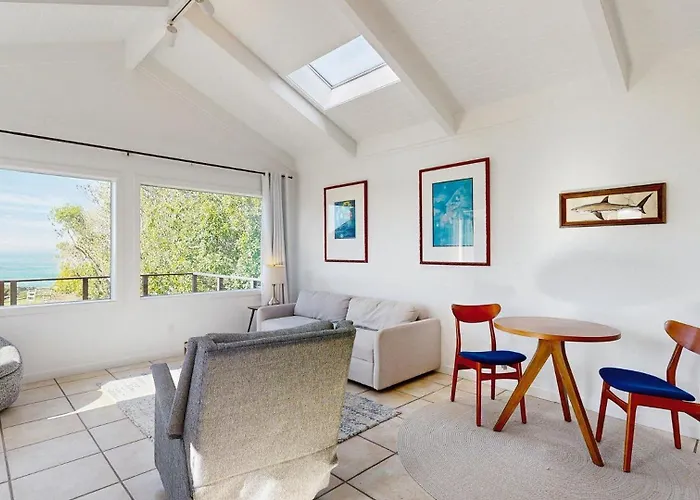 Perched On The Bluff - Casita