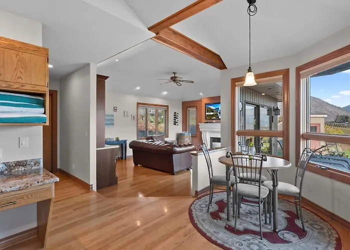 Three Lakes Haven - Pacific Retreats