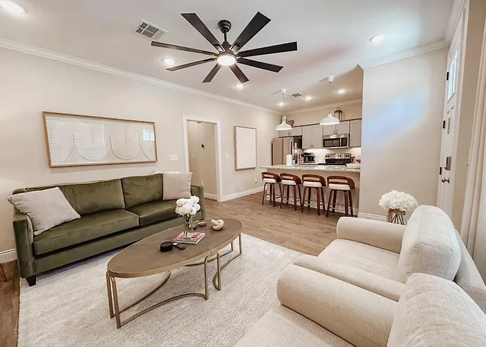 Chic Townhome Near La Tech
