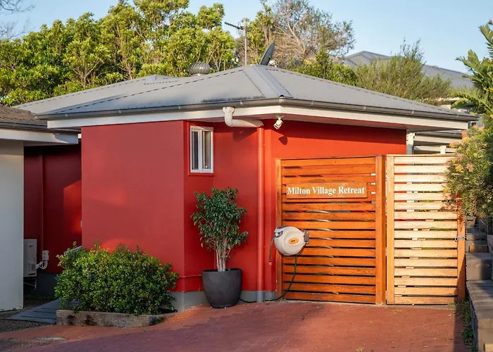 Milton Village Retreat - Secluded Comfort
