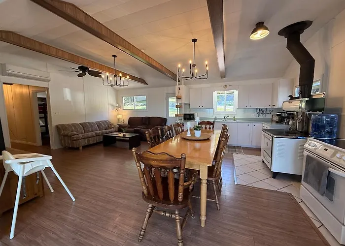 3 Bedroom Lakefront Cottage, Ofsc & Trails Nearby
