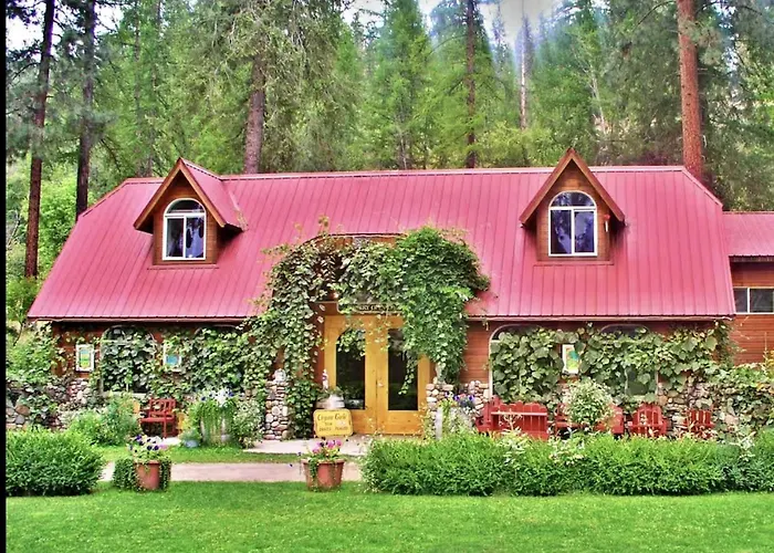 Luxurious Bed And Breakfast Suite For One Or Two Couples Near Kettle Falls, Washington