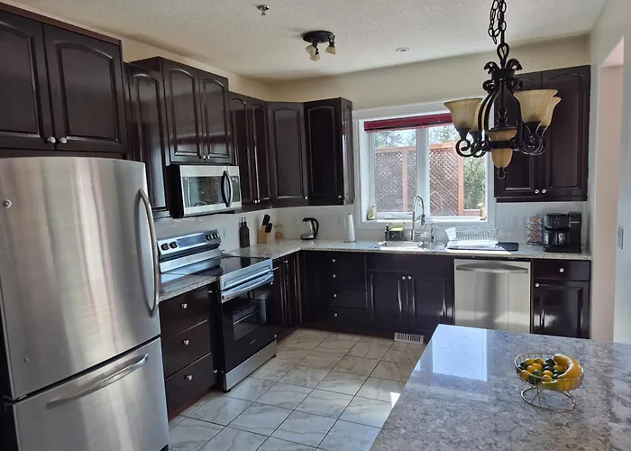 Northern Solace, 2 Beds, 2 Baths, 5 Min To Airport