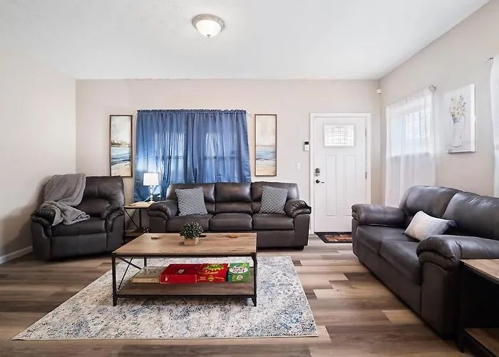 Large Remodeled 4 Bedroom Only 7 Minutes To Downtown