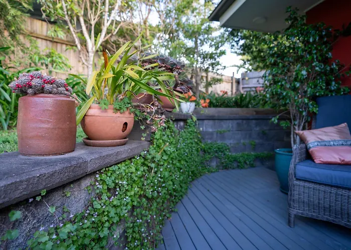 Milton Village Retreat - Secluded Comfort