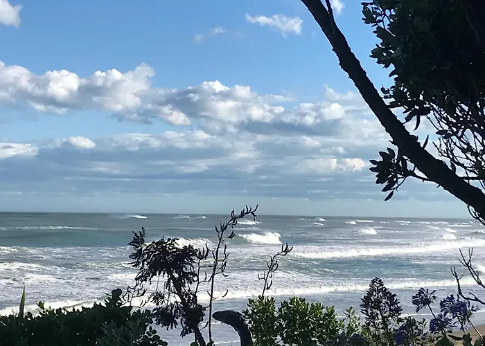 Gisborne, 3 Bedroom House, Beachfront, Wainui Beach