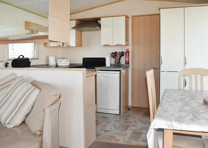 Solent Village 13-Uk44072