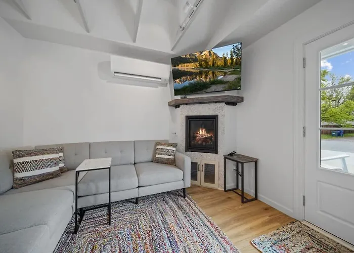 Private Cottage On Annie