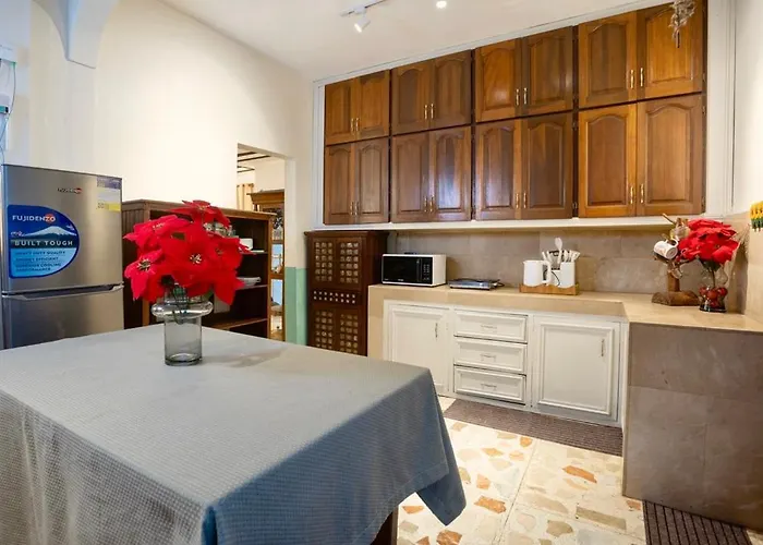 Spacious 6 Bedroom Private Villa 5 Minutes To Crisologo Sleeps 20
