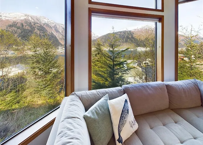 Breathtaking Ocean, Mountain & Juneau Views