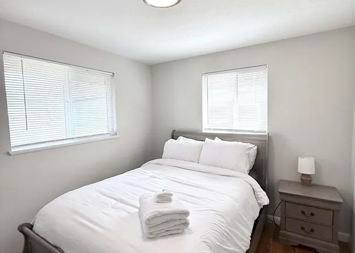 Newly Renovated Home W Garage Near Old Town