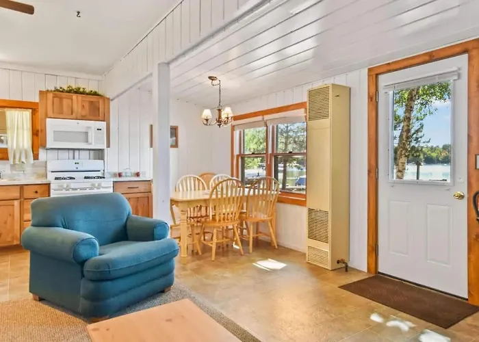 Whispering Waters Bayview Resort Cabin 4